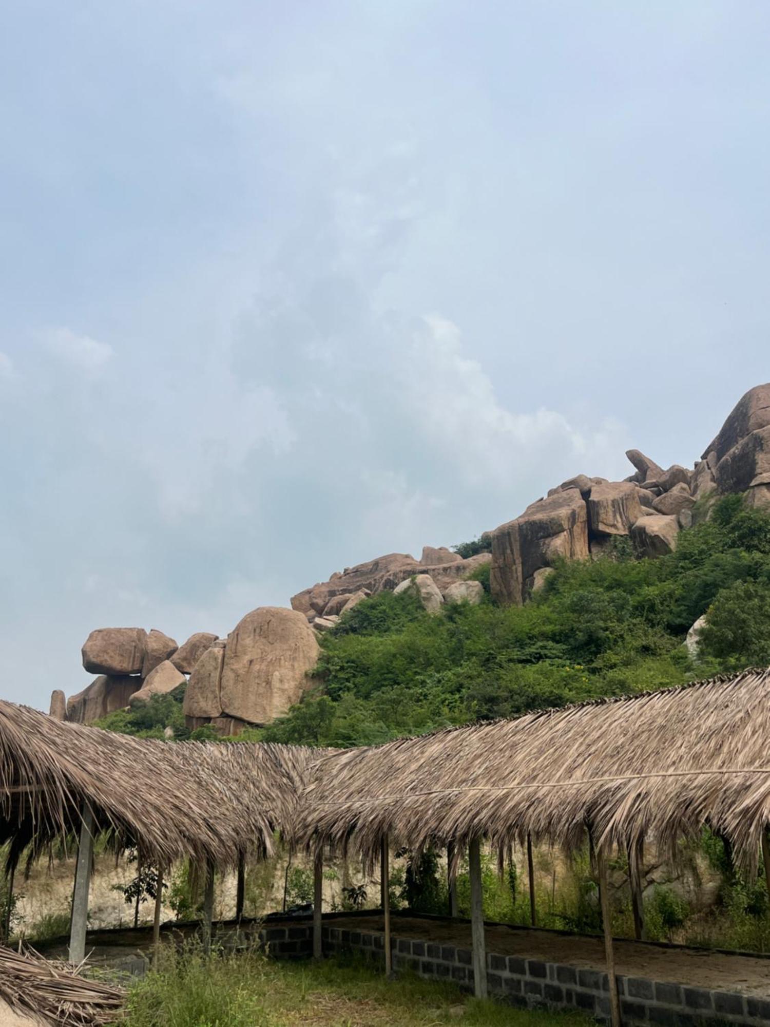 Tropical Hampi Hotel Exterior foto